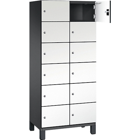 Casier noir avec portes blanches. Une porte est ouverte.