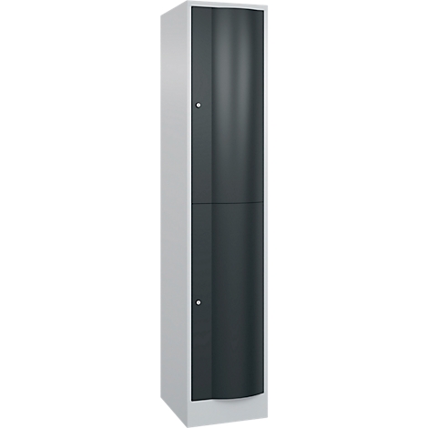 Une armoire blanche et haute avec une double porte noire. Deux boutons de porte sont visibles.