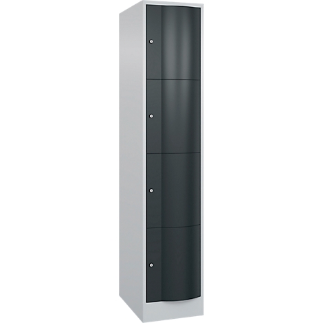 Un grand meuble gris avec quatre portes sombres, chacune avec une petite poignée.
