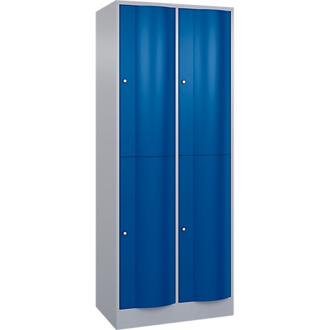 Armoire à deux portes bleues. Cadre gris, poignées argentées.