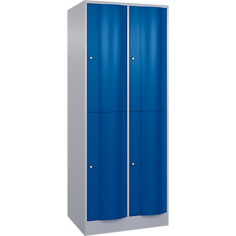 Un placard gris avec deux portes bleues, chacune avec un petit bouton.