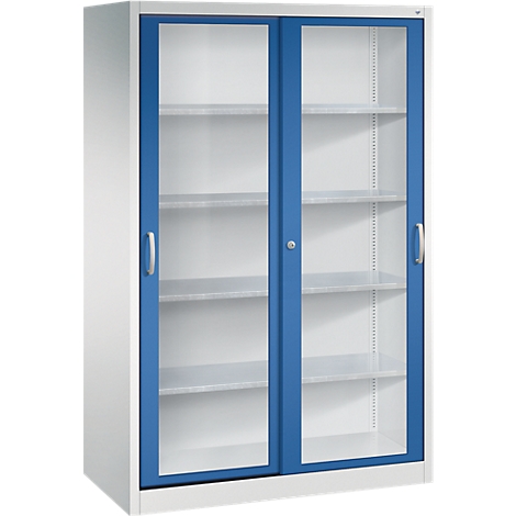 Une armoire métallique blanche avec deux portes coulissantes bleues à vitres et quatre étagères intérieures.