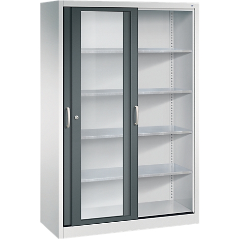 Armoire de bureau blanche avec deux portes coulissantes vitrées gris foncé et plusieurs étagères intérieures.