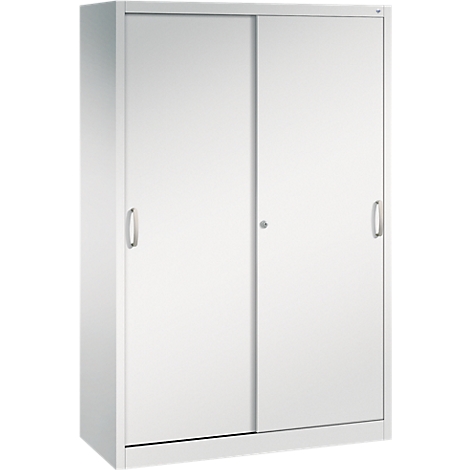 Une armoire métallique blanche minimaliste avec deux portes coulissantes et des poignées argentées sur fond neutre.