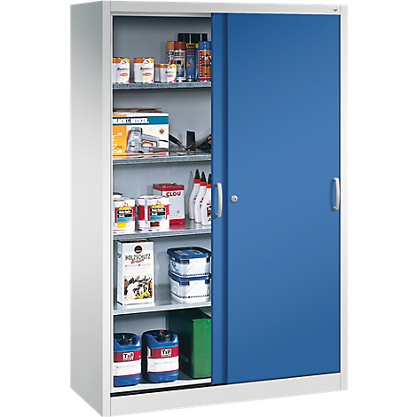Une armoire métallique blanche avec une porte coulissante bleue, remplie d'outils, de pots de peinture et de produits d'entretien.