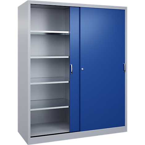 Armoire métallique grise avec une porte coulissante bleue, révélant des étagères ouvertes sur un côté.