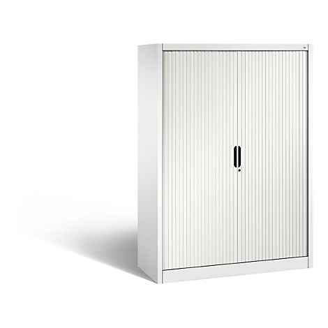 Classeur blanc avec portes rainurées et poignée noire. L'armoire se dresse sur fond blanc.