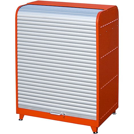 Armoire orange avec façade à volet roulant argenté, clé et pieds.