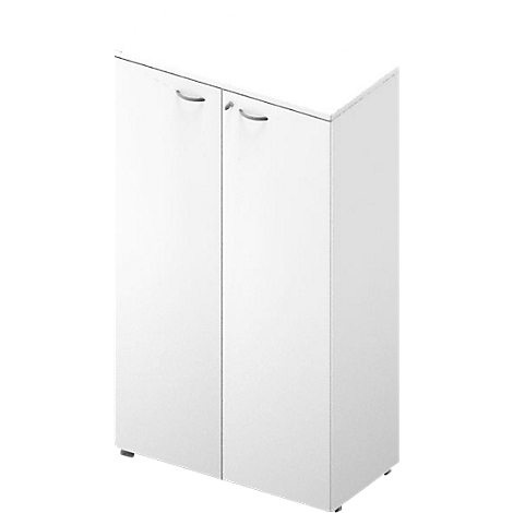 Armoire blanche à deux portes et poignées argentées. L'armoire repose sur de petits pieds. Le fond est blanc.