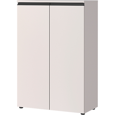 Armoire blanche à deux portes et dessus sombre.