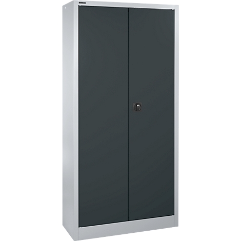 Une armoire grise avec deux portes et une poignée argentée.