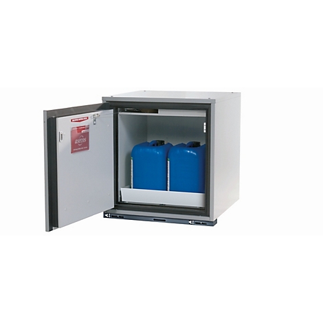 Une armoire grise ouverte avec deux bidons bleus. L'intérieur et la porte sont blancs.
