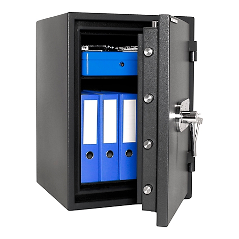 Coffre-fort ouvert avec des classeurs bleus et un disque dur. La porte est entrouverte.