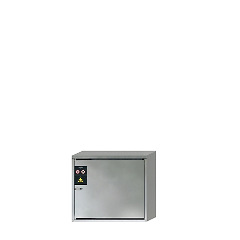 Armoire métallique avec des panneaux d'avertissement sur la porte. Fond blanc.