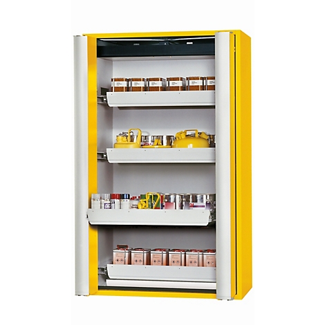 Armoire jaune avec des étagères blanches. Divers contenants et objets sont dans les compartiments.