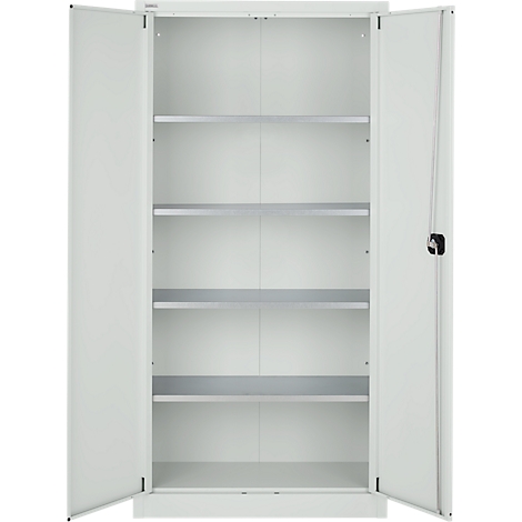 Armoire en acier blanc avec portes ouvertes. Quatre étagères. Poignée de porte noire. Étagères grises.