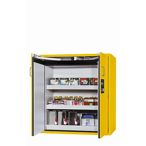 Armoire de sécurité jaune avec porte ouverte. Différents conteneurs et boîtes sont stockés à l'intérieur.