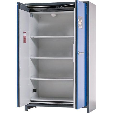 Ein offener, blauer Stahlschrank mit weißen Innenwänden, drei Einlegeböden und Türgriffen.