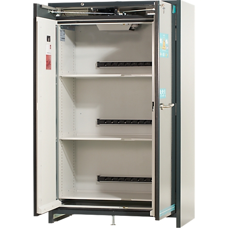 Offener Schrank mit drei Regalböden und Halterungen. Der Schrank ist leer und in Weiß und Grau gehalten.