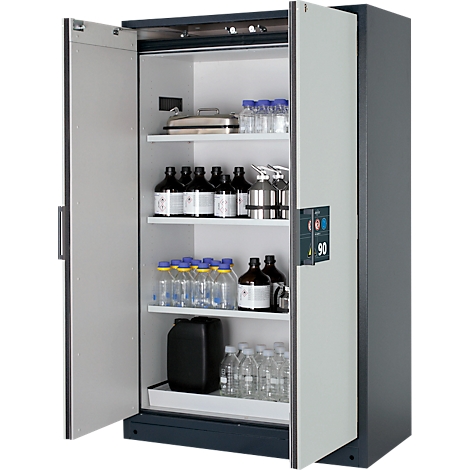 Veiligheidsstalen kast met open deuren, gevuld met flessen en containers.