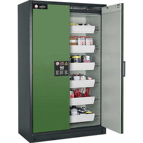 Groene veiligheidskast met open deur, gevuld met laboratoriumapparatuur. Kast heeft een '90'-label.