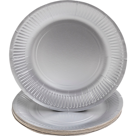 Assiettes en carton argentées empilées. L'assiette du dessus est légèrement soulevée.