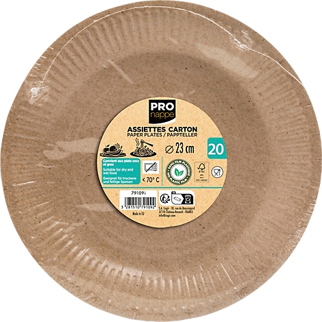 Assiettes en papier brun, emballées sous film plastique, avec étiquetage du produit. Inscription : "ASSIETTES CARTON, 23 cm, 20 pièces".