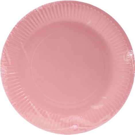 Assiette en carton rose clair, enveloppée dans du plastique. Le bord est ondulé.
