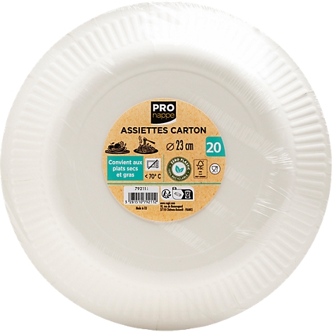 Assiettes en papier blanches, emballées dans du film plastique. L'étiquette indique ASSIETTES CARTON Ø 23 cm 20.