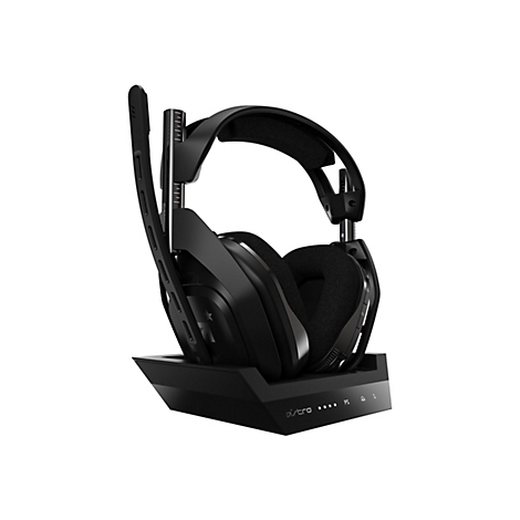 Schwarzes Astro Gaming-Headset auf einer Ladestation vor weißem Hintergrund.