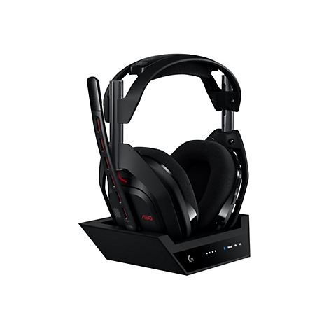 Schwarzes Gaming-Headset mit roter Akzentuierung. Es steht auf einer Ladestation mit Xbox-, PS- und PC-Anzeigen.