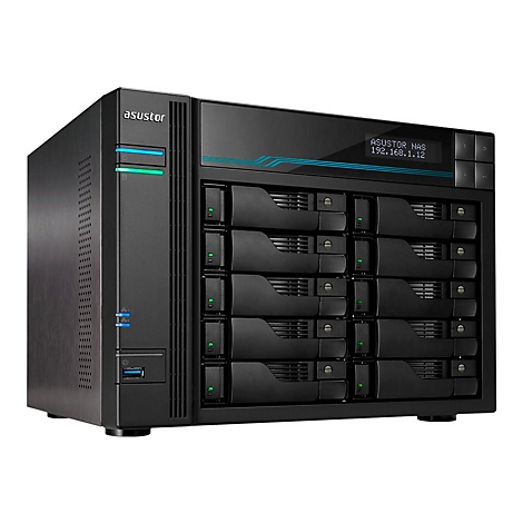 Schwarzer Asustor NAS-Server mit zehn Festplatteneinschüben und LCD-Statusanzeige vor weißem Hintergrund.