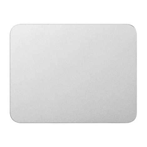 Plaque carrée et arrondie en argent brillant. La surface présente une légère texture.