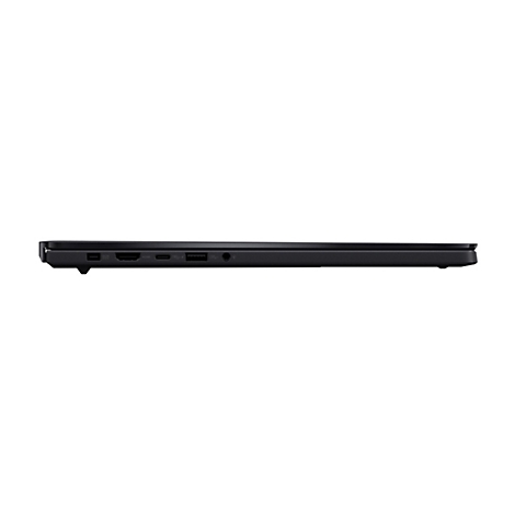 Nahaufnahme eines schwarzen Laptops, seitlich betrachtet. Deutlich sind Anschlüsse wie HDMI, USB und Audioausgang erkennbar.