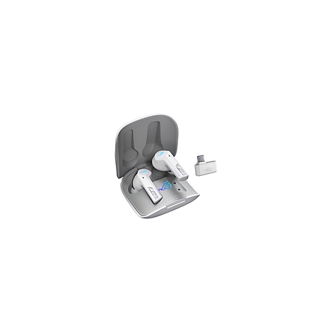 Weiße In-Ear-Kopfhörer mit Ladestation und USB-C-Adapter auf weißem Grund. Die Kopfhörer sind zum Teil geöffnet.