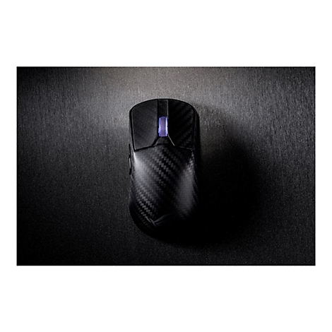 Drahtlose Gaming-Maus mit Carbonfaser-Optik auf schwarzem Hintergrund mit Logo.