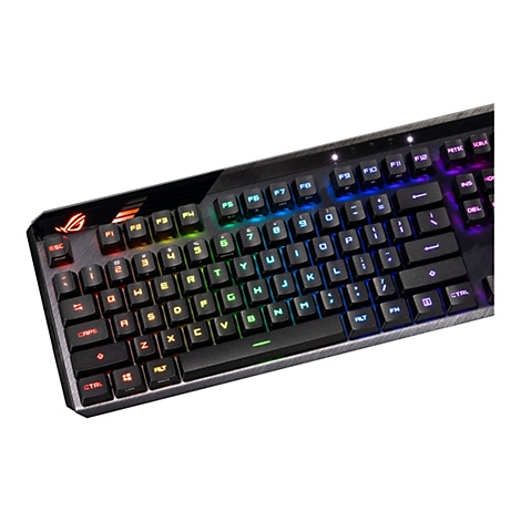 Nahaufnahme einer schwarzen Gaming-Tastatur mit beleuchteten, farbigen Tasten. Buchstaben und Symbole sind deutlich zu erkennen.