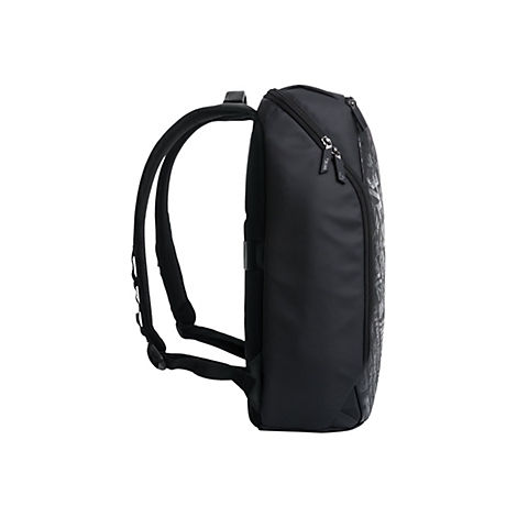 Schwarzer Gaming-Rucksack in Seitenansicht mit ROG-Logo an den Reißverschlüssen vor weißem Hintergrund.