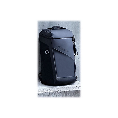 Schwarzer Laptop-Rucksack, rechteckige Form, mit Griff oben. ROG-Logo auf der Vorderseite.