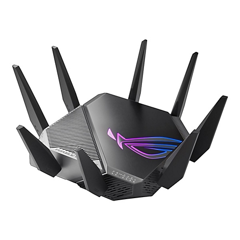 Ein schwarzer Router mit acht Antennen, die um das GehÃ¤use angeordnet sind. Auf der Oberseite leuchtet ein ROG-Logo in Lila und Blau.