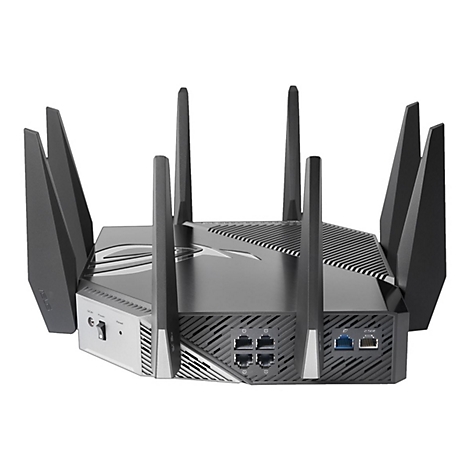 Schwarzer Router mit sechs Antennen, im Detail. Auf der Oberseite ist das ROG-Logo zu sehen, Rückseite mit Anschlüssen.