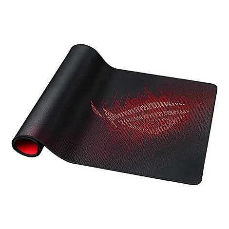 Tapis de souris noir avec logo et motif rouge. Une partie est enroulée, révélant le dessous rouge.