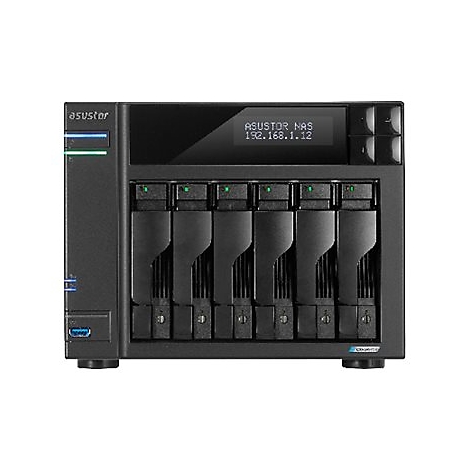 Schwarzer NAS-Server von Asustor, Display mit IP-Adresse, sechs Einschübe, blaue LED-Leuchten.