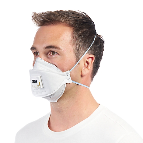 Verpackung mit 3M Aura Cool Flow Atemschutzmasken. Die Maske selbst ist weiß mit einem Ventil und Befestigungsbändern.