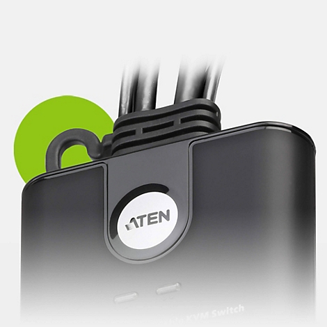 Nahaufnahme eines schwarzen ATEN KVM-Switch mit angeschlossenen Kabeln vor einem grauen Hintergrund.