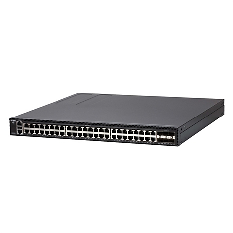 Schwarzer Netzwerk-Switch mit zahlreichen RJ45-Anschlüssen auf der Vorderseite vor weißem Hintergrund.