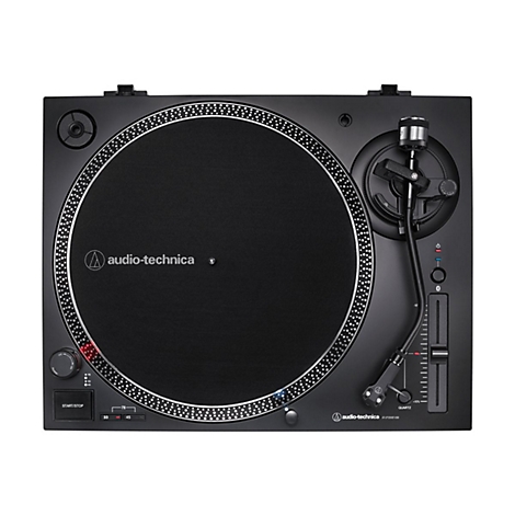 Draufsicht eines schwarzen Audio-Technica Plattenspielers mit Plattenteller und Tonarm vor weißem Hintergrund.