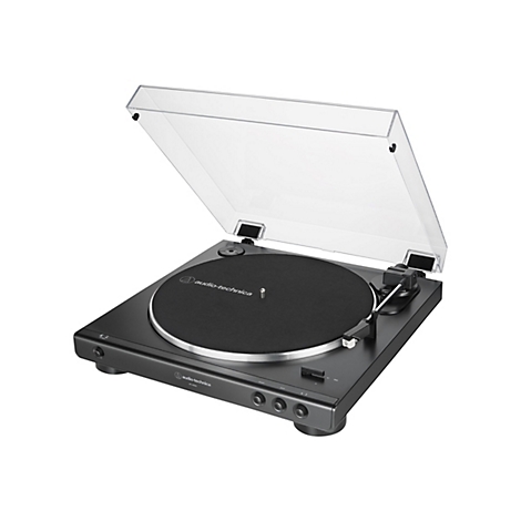Schwarzer Audio-Technica Plattenspieler mit geöffneter transparenter Abdeckhaube auf weißem Hintergrund.
