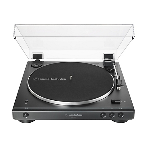 Schwarzer Audio-Technica Plattenspieler AT-LP60XBT mit geöffneter Abdeckung vor weißem Hintergrund.
