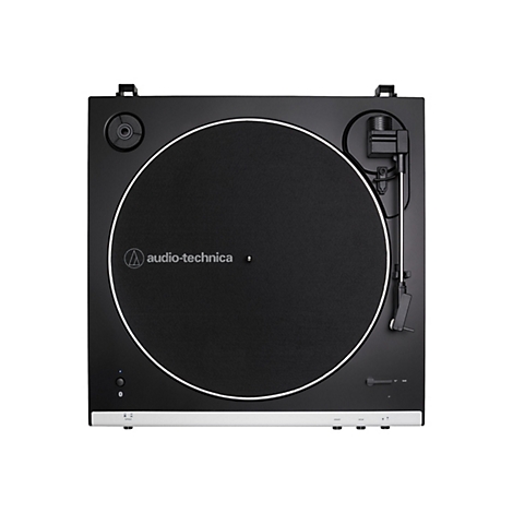 Ein schwarzer Plattenspieler mit einem schwarzen Plattenteller, silberner Umrandung und 'Audio-Technica' Logo.